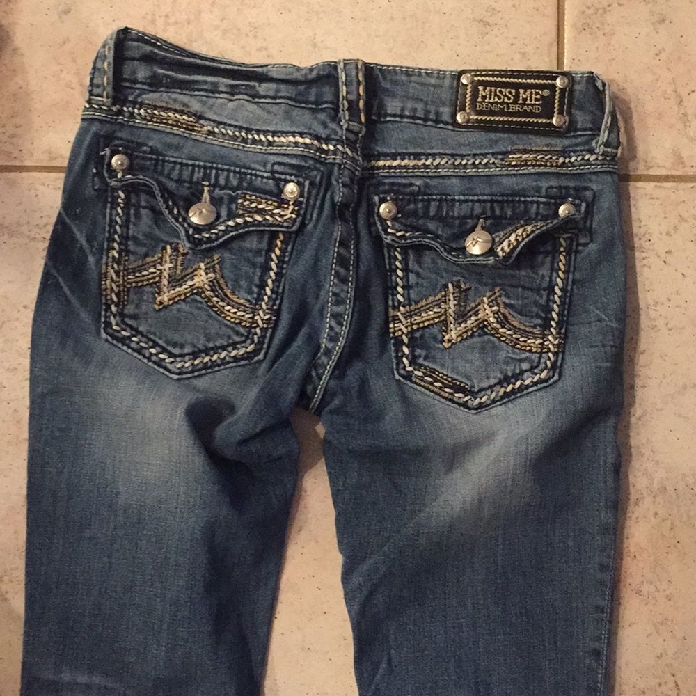 Miss Me denim blue jeans with white stitching 27